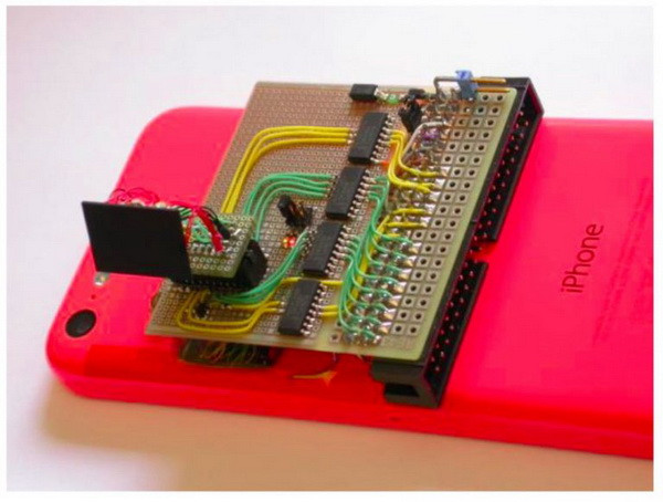 Chỉ bằng thiết bị 100 USD có thể phá mã mật khẩu iPhone ảnh 1