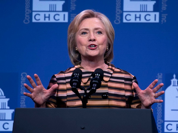 Hai ứng cử viên tổng thống Mỹ công kích nhau sau các vụ tấn công ảnh 1