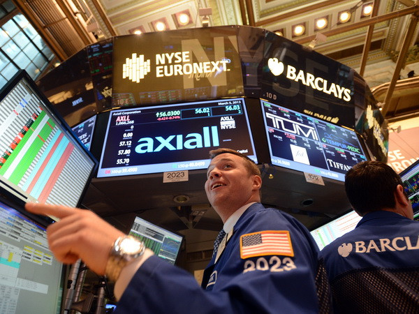 Chứng khoán Mỹ lại có tuần lên điểm nhờ đà tăng ấn tượng của S&P ảnh 1