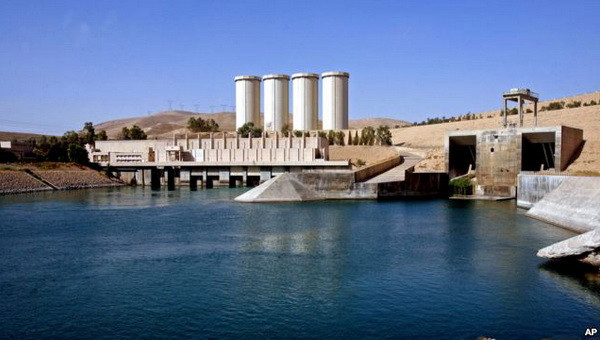 Mỹ tiếp tục thực hiện không kích phiến quân IS gần đập Mosul ảnh 1