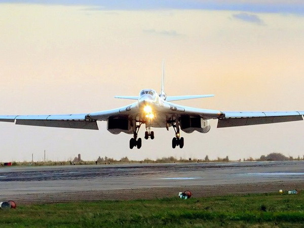 Máy bay Tu-160M2 của Nga vượt tầm mọi hệ thống phòng không ảnh 1