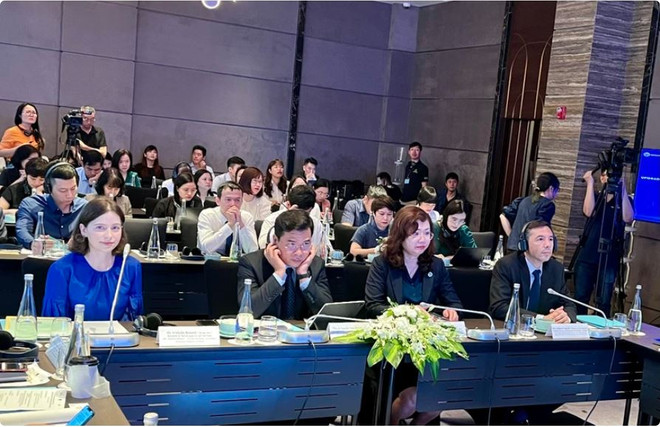 Hội thảo khoa học với chủ đề “Giải pháp nâng hạng thị trường chứng khoán Việt Nam,” ngày 16/4. (Ảnh: Vietnam+) chung khoan17.2.JPG