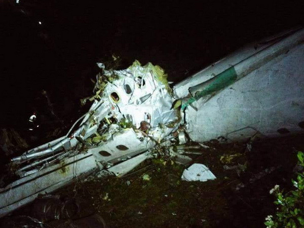 Hé lộ chi tiết nguyên nhân máy bay chở đội bóng Brazil rơi ở Colombia ảnh 1