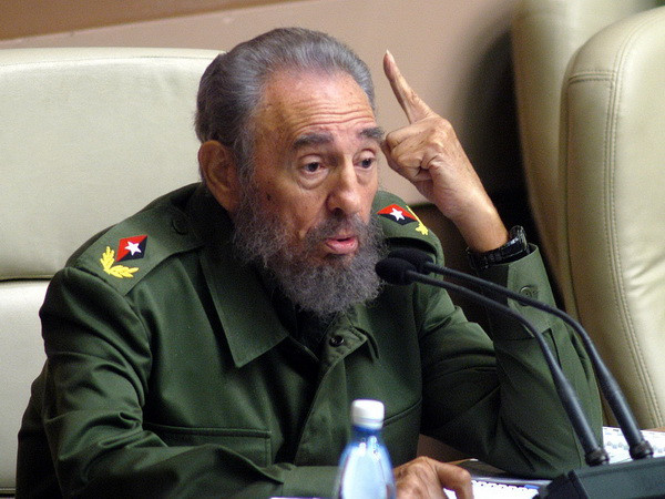 Lãnh tụ Cuba Fidel Castro tại phiên họp Quốc hội lần thứ sáu ở La Habana ngày 22/12/2005. (Ảnh: AFP/TTXVN) Lãnh đạo trên thế giới tiếp tục gửi lời chia buồn đến Cuba ảnh 1