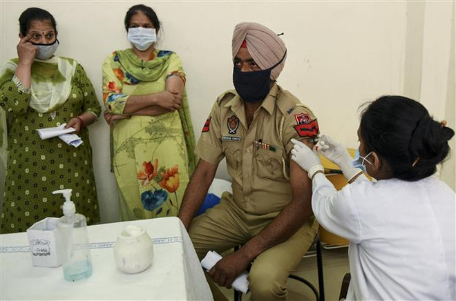 Dịch COVID-19 tại Ấn Độ: Cuộc chiến sinh tử với cả thế giới ảnh 3