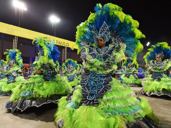 Brazil dự tính kiếm bộn tiền với lễ hội hóa trang đường phố ảnh 1