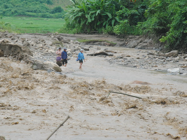 Mưa lớn tại Lào Cai gây thiệt hại nặng nề về nhà ở và hoa màu ảnh 1