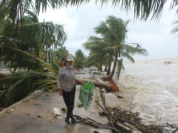 Cảnh báo mưa dông mạnh và lốc xoáy khu vực giữa và Nam biển Đông ảnh 1