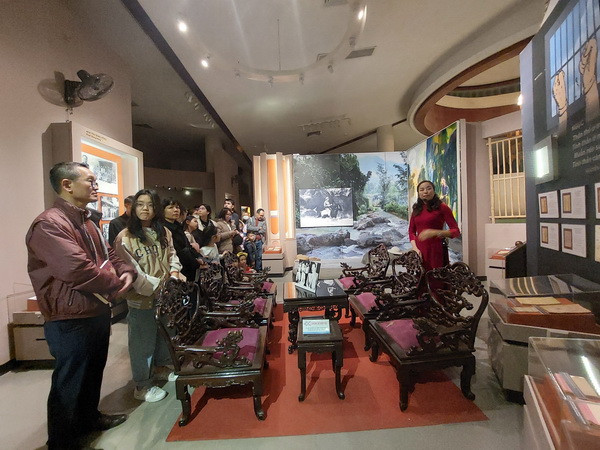 Lấy chữ Tâm, chữ Tài "thổi" tình yêu văn chương cho du khách ảnh 1