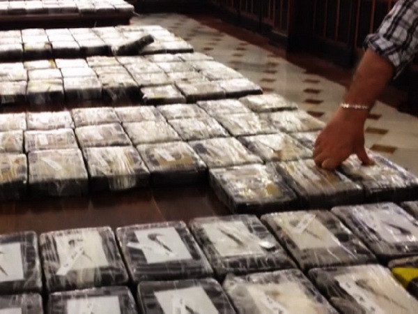 Cảnh sát Hà Lan thu lượng lớn "hàng trắng" trị giá 68 triệu euro ảnh 1