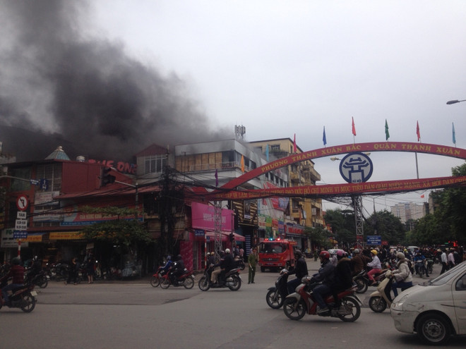 Cháy lớn tại hàng bán thức ăn nhanh thuộc Thanh Xuân Bắc ảnh 1