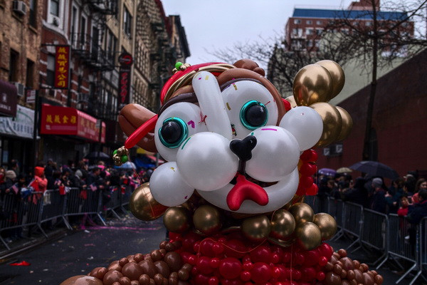 Tưng bừng lễ múa lân sư rồng chào đón năm mới trên đường phố Mỹ ảnh 1