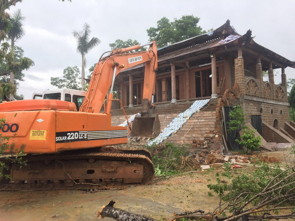 Hà Nội: Đang cưỡng chế phá dỡ “cung điện” xây trái phép tại Ba Vì ảnh 2