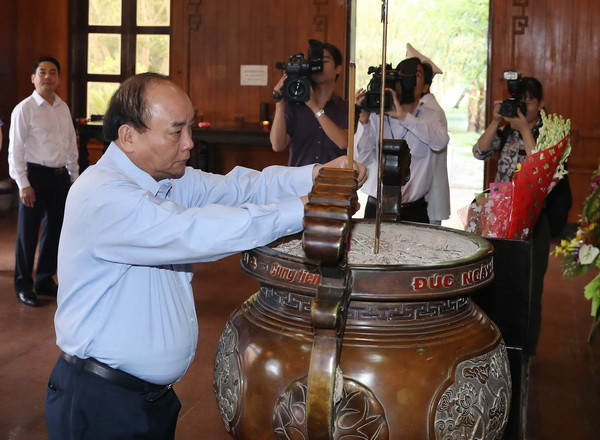 Thủ tướng Nguyễn Xuân Phúc dâng hương tại Khu Di tích Kim Liên ảnh 1