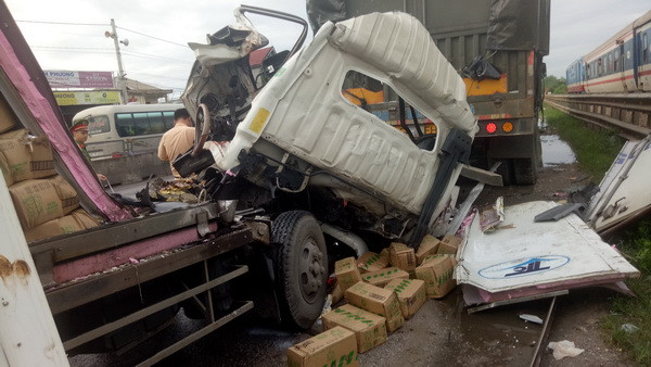 Nghệ An: Hai xe tải đâm nhau trên quốc lộ, 2 người thương vong ảnh 1