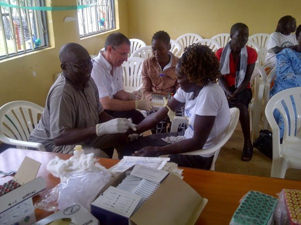 Một bác sỹ Israel đi đầu trong cuộc chiến chống lại virus Ebola ảnh 1