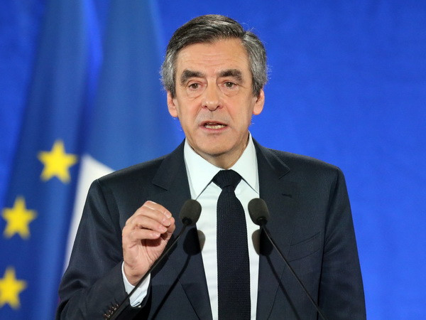 Pháp: Ứng cử viên Francois Fillon khẳng định quyết tâm tranh cử ảnh 1