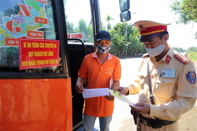 Bảo đảm an toàn giao thông trước diễn biến phức tạp của dịch COVID-19 ảnh 1