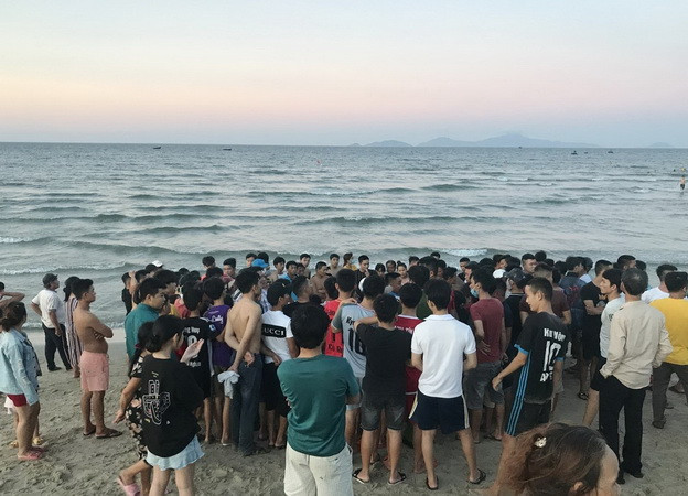 Quảng Nam: Đi tắm biển giải nhiệt, 3 thanh niên chết đuối thương tâm ảnh 1