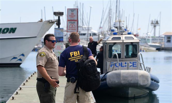 FBI khám xét nhiều địa điểm liên quan tới vụ cháy tàu lặn ảnh 1