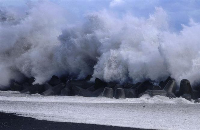 Siêu bão Faxai khiến giao thông Nhật Bản tê liệt nghiêm trọng ảnh 2