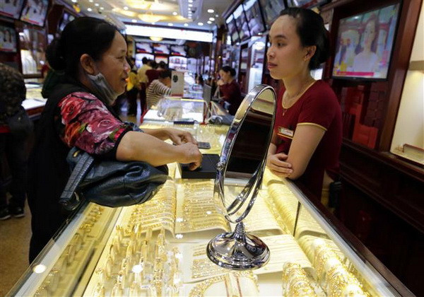 Thị trường vàng trong nước ghi nhận tuần giảm mạnh nhất ảnh 1