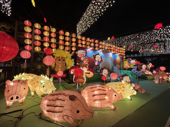 Hong Kong rực rỡ trong sắc màu đèn lồng dịp Tết Trung Thu ảnh 2
