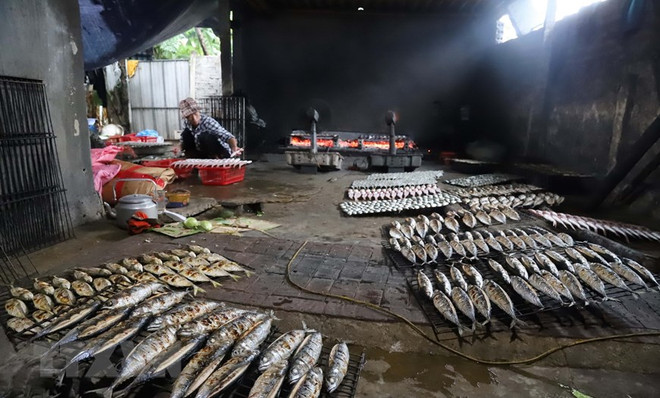 Giữ lửa nghề truyền thống nướng cá biển nơi 'miền chân sóng' ảnh 5