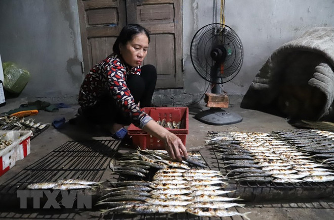 Giữ lửa nghề truyền thống nướng cá biển nơi 'miền chân sóng' ảnh 4