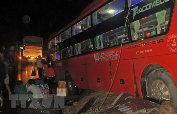 Băng qua cao tốc Nội Bài-Lào Cai, một phụ nữ bị xe tông chết tại chỗ ảnh 1