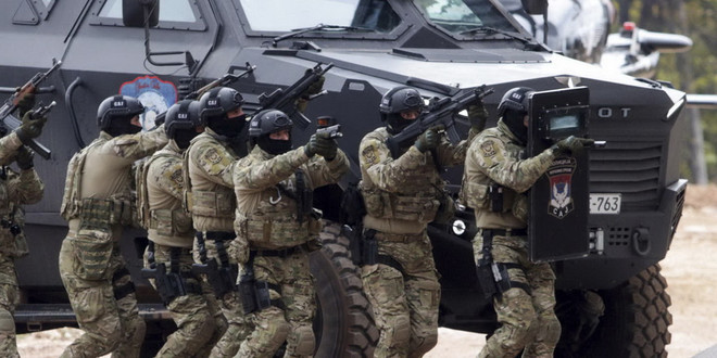 Bóng ma những năm 1990 đang rình rập khu vực Balkan ảnh 1