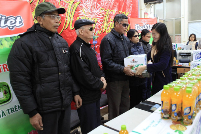 Đại Việt trao hơn 1.000 phần quà từ thiện trước Tết nguyên đán ảnh 1
