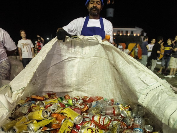 Bia - thức uống cho cơn sốt bóng đá tại xứ sở Samba ảnh 1