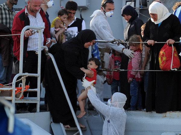 Dân chúng Italy bất bình khi 30 người di cư bị thiệt mạng ảnh 1