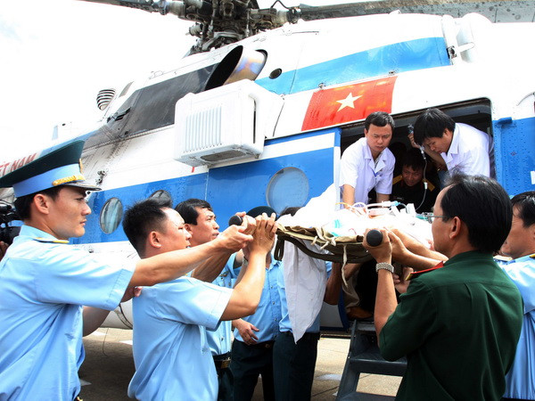 Cấp cứu một thuyền viên bị tai nạn nguy kịch ở khu vực Trường Sa ảnh 1