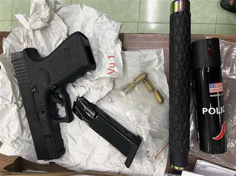 Liên tiếp bắt giữ các đối tượng mua bán, tàng trữ vũ khí ảnh 2