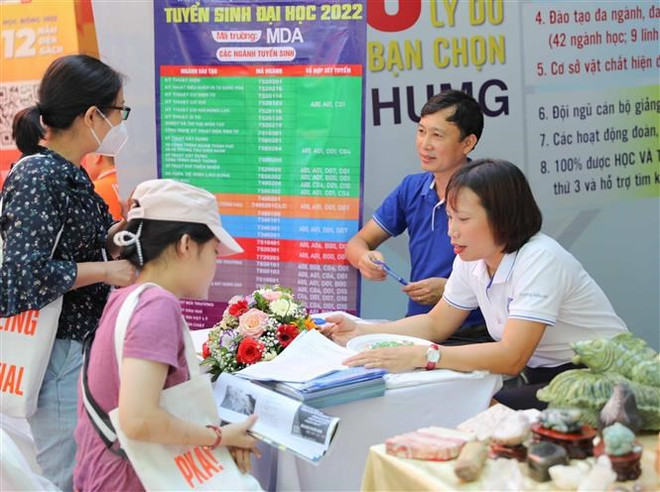 Thí sinh đăng ký nguyện vọng xét tuyển đại học. (Ảnh: Thanh Tùng/TTXVN) TP.HCM: Nhiều trường thông báo xét tuyển bổ sung tuyển sinh 2020 ảnh 1