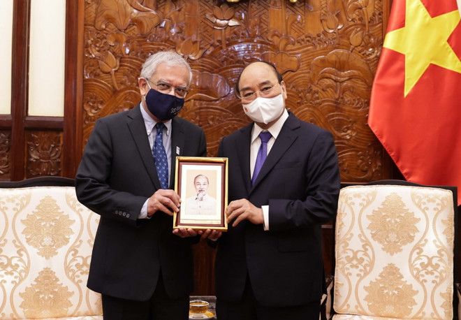 Chủ tịch nước tiếp Điều phối viên LHQ Kamal Malhotra đến chào tạm biệt ảnh 1