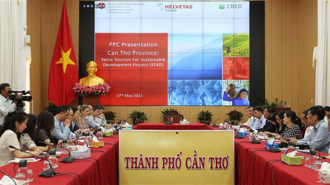 Quang cảnh buổi làm việc. (Ảnh: Ánh Tuyết/TTXVN) Thụy Sĩ hỗ trợ thành phố Cần Thơ phát triển du lịch bền vững ảnh 1