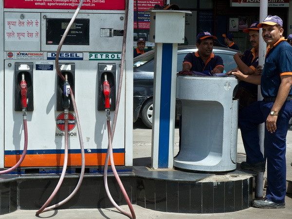 Giá dầu tại châu Á chạm mức cao nhất kể từ 10 ngày qua ảnh 1