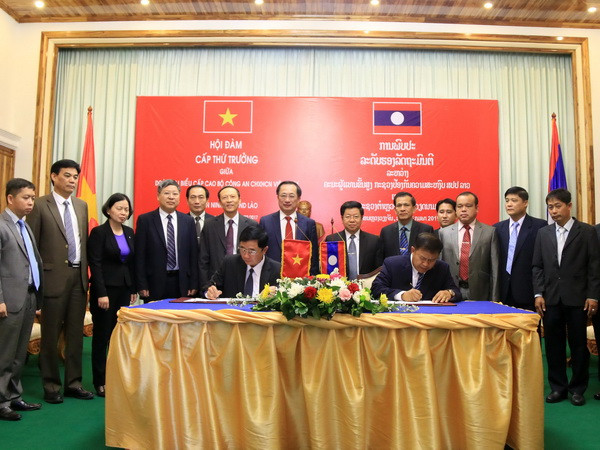 Bộ Công an Việt Nam và Bộ Công an Lào tăng cường hợp tác ảnh 2