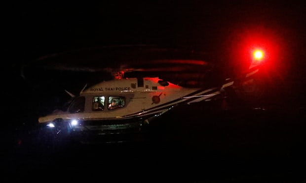 Trực thăng sẽ đưa các thành viên đội bóng nhí Thái Lan tới bệnh viện ảnh 2