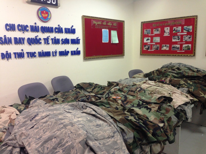 Bắt giữ lô quân trang, quân phục Mỹ vận chuyển trên máy bay ảnh 2