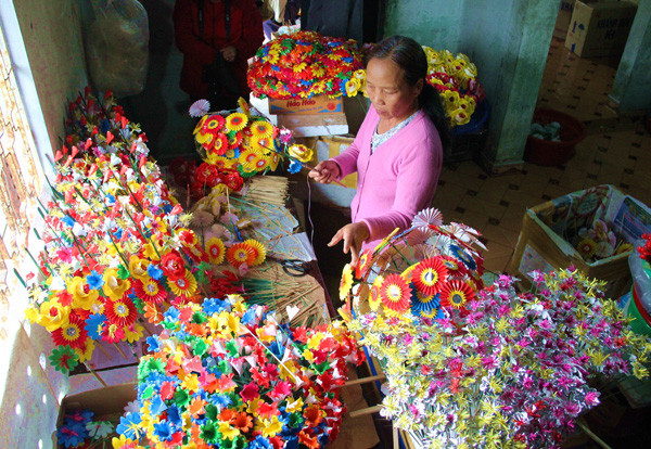 Các làng nghề truyền thống Cố đô Huế sôi động vào vụ Tết ảnh 2