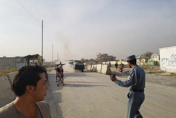 Đánh bom liều chết trước trụ sở ủy ban bầu cử Afghanistan ảnh 1