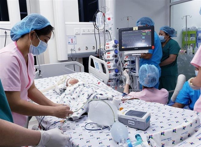 Đã tách thành công cặp song sinh dính liền nhau Trúc Nhi-Diệu Nhi ảnh 2