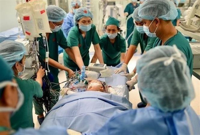 Đã tách thành công cặp song sinh dính liền nhau Trúc Nhi-Diệu Nhi ảnh 1