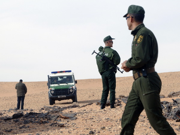 Algeria phát hiện kho vũ khí và vật liệu nổ gần biên giới Niger ảnh 1