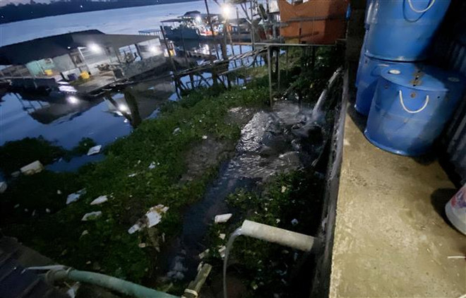 Giấy phép hết hạn, chợ đầu mối Long Xuyên vẫn ngang nhiên xả thải ảnh 3