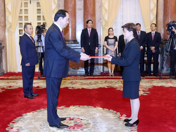 Chủ tịch nước Trần Đại Quang tiếp các Đại sứ trình Quốc thư ảnh 5